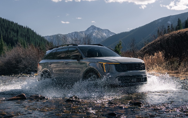 Exploring the 2024 Kia Sorento S trim Near Farmington, MI