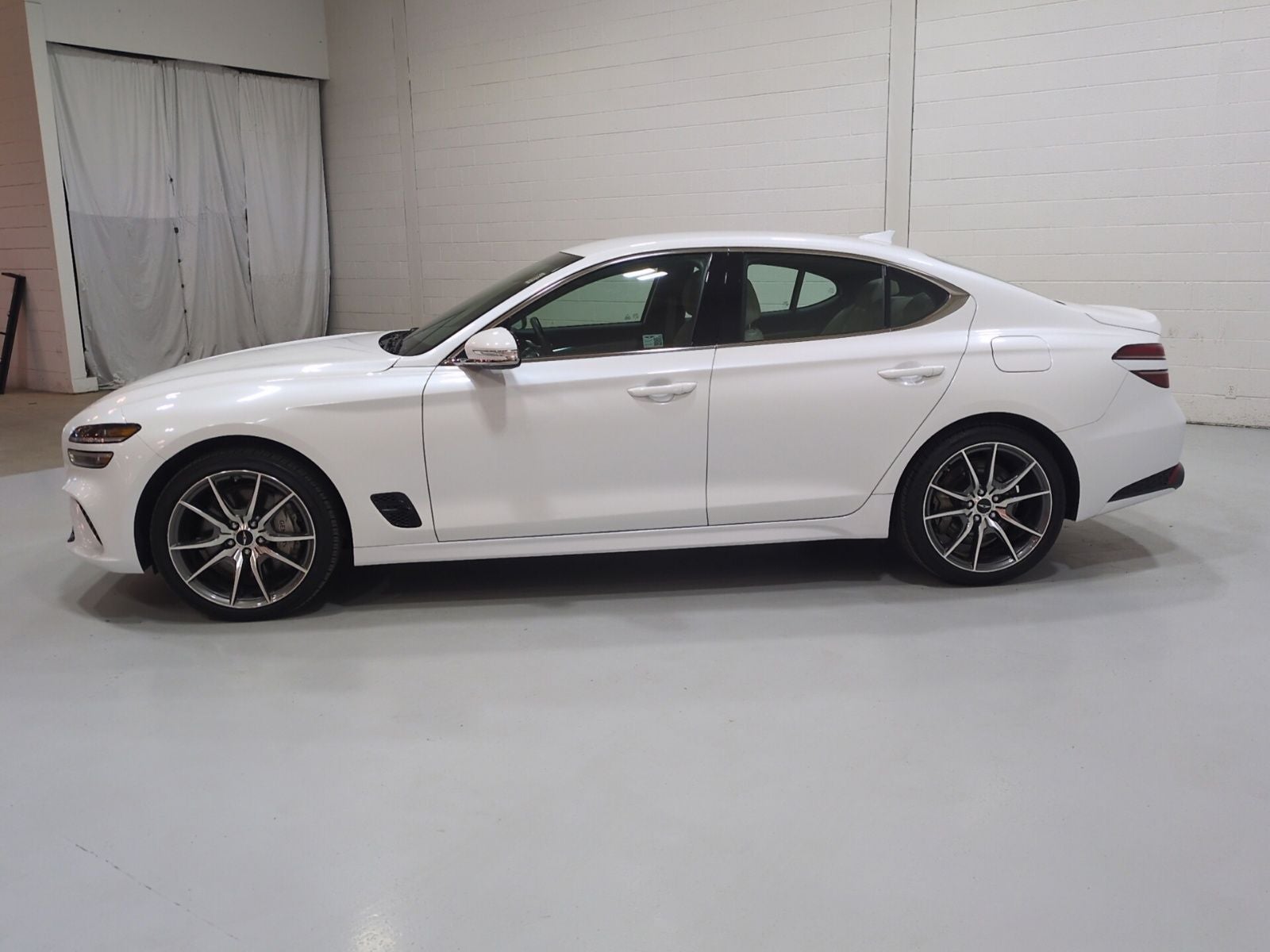 2025 Genesis G70 2.5T