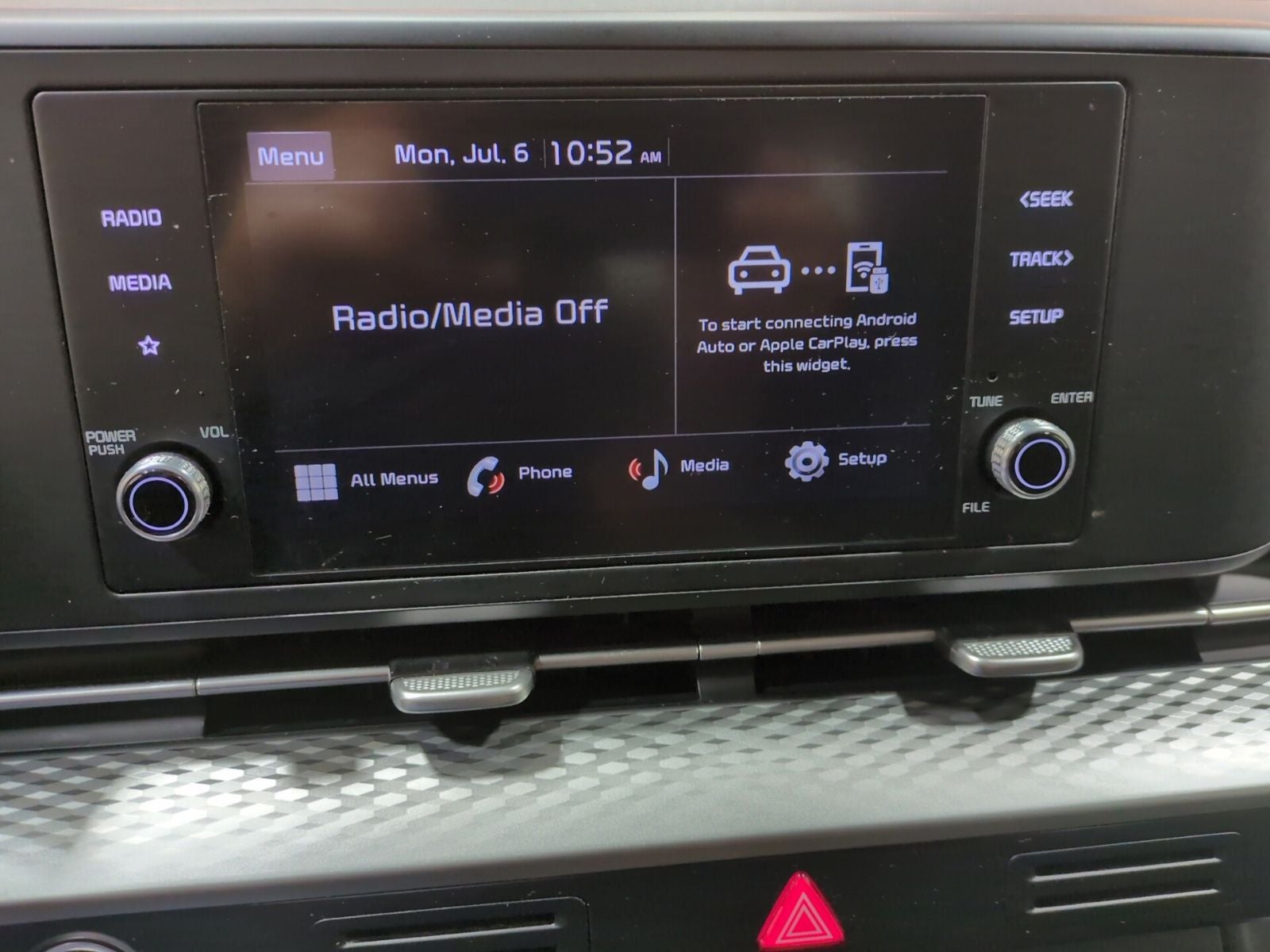 2024 Kia Carnival LX