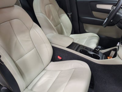 2022 Volvo XC40 Momentum