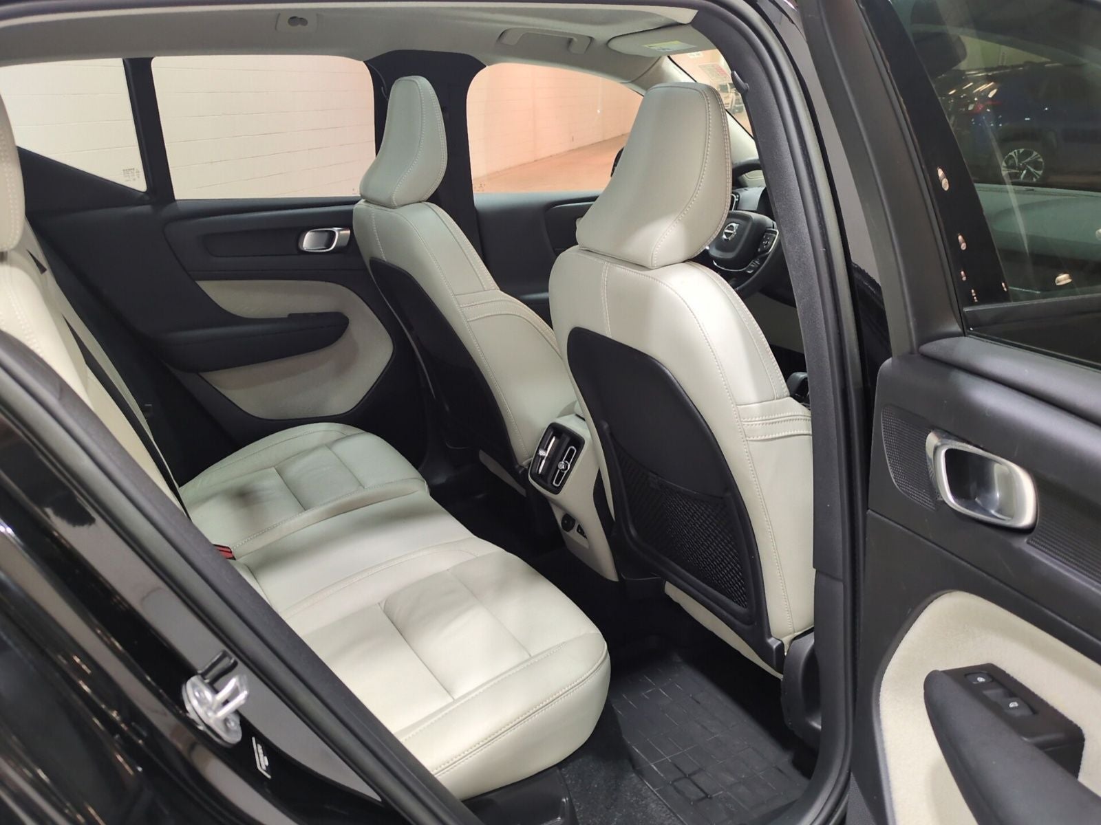 2022 Volvo XC40 Momentum