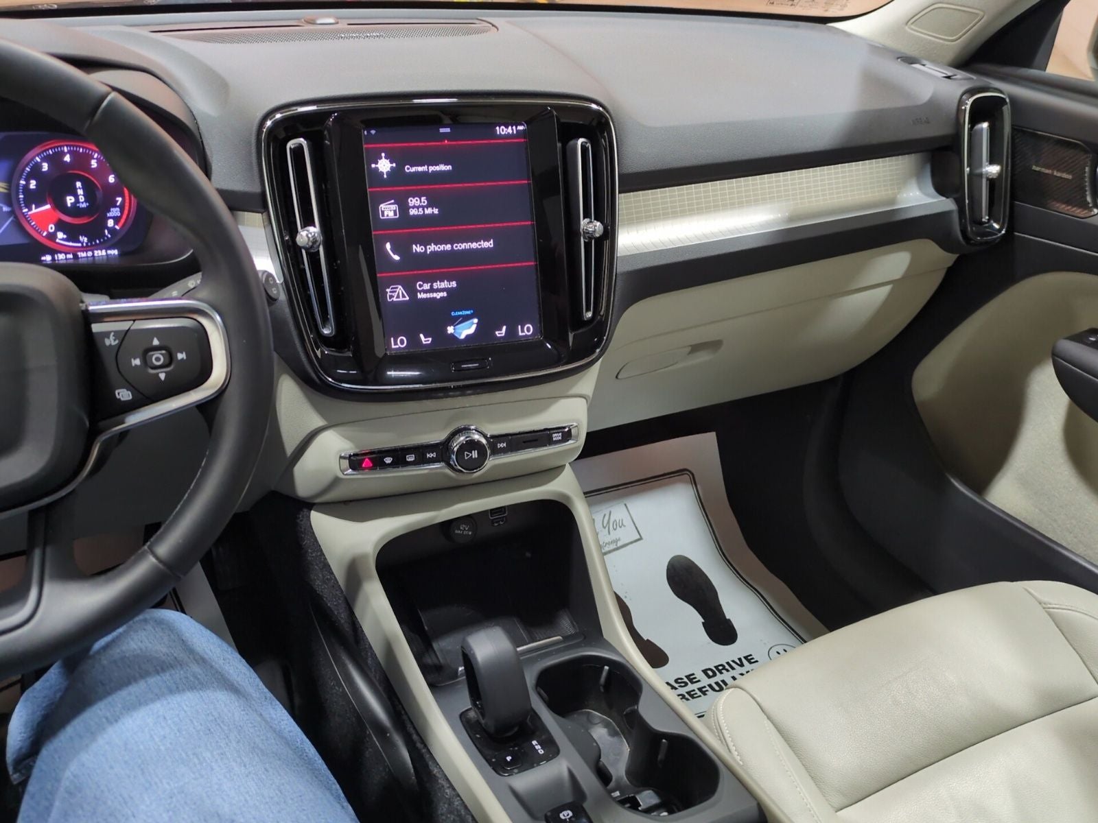 2022 Volvo XC40 Momentum